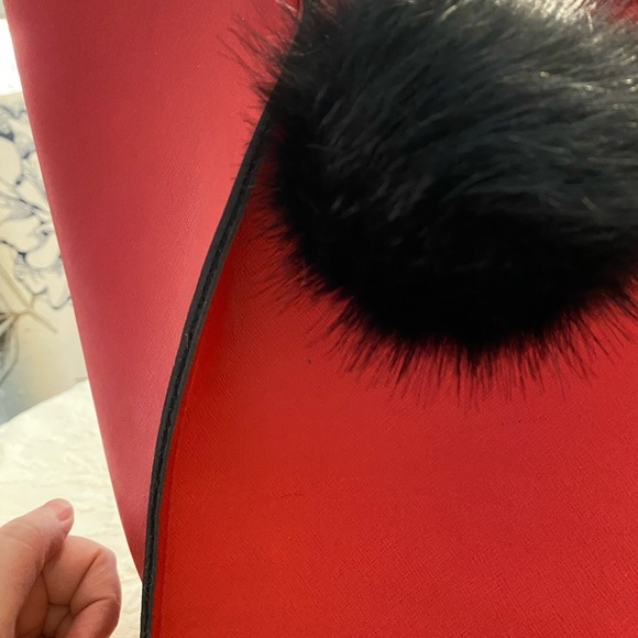 Elegant Red Tote Bag - Picture 4 of 8